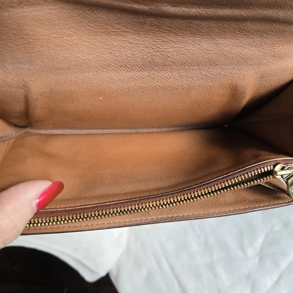 Louis Vuitton Monogram Sarah Wallet - Picture 8 of 13